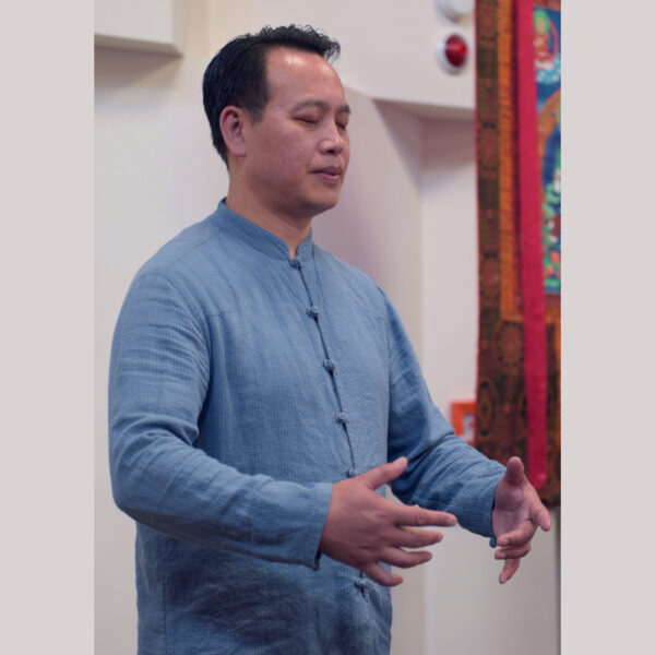Grossmeister Buyin Zheng bei Qigong-Uebungen