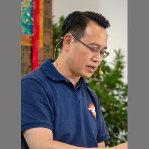 Buyin Zheng unterrichtet bei der Internationaleln Qigong-Sommerakademie in Bad Fredeburg